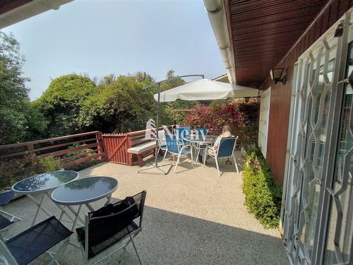 Casa En Venta De 5 Dormitorios En Subida Labarca Concón