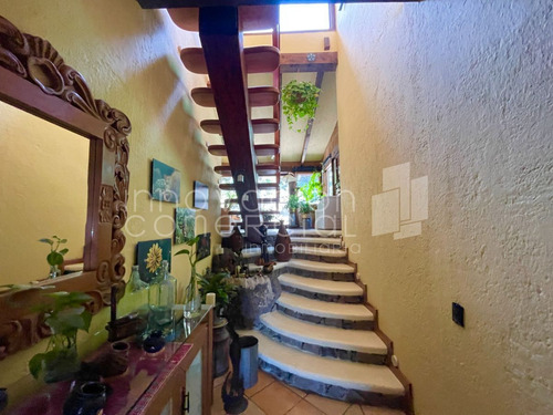Casa En Venta En Huertas La Joya, Estilo Campestre, Con 4 Recámaras
