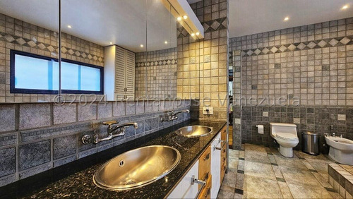 Se Vende Casa Espectacular En La Floresta 24-27529 Cs