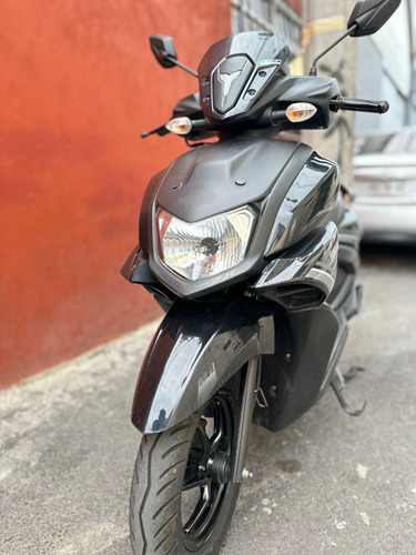 Yamaha Ray Zr 125 2025 Color Negra Con 9000 Km En Excelentes
