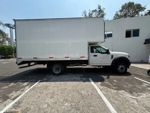 Ford F-550 6.8 Xl At