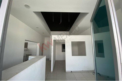 Local Comercial En Renta En Plaza Novum, Jiutepec Ideal Para Negocios De Alto Perfil