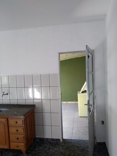 Imagem 26 de 30 de Casa Ampla Com 4 Quartos, Jardim, 4 Vagas De Garagem E 2 Banheiros,
