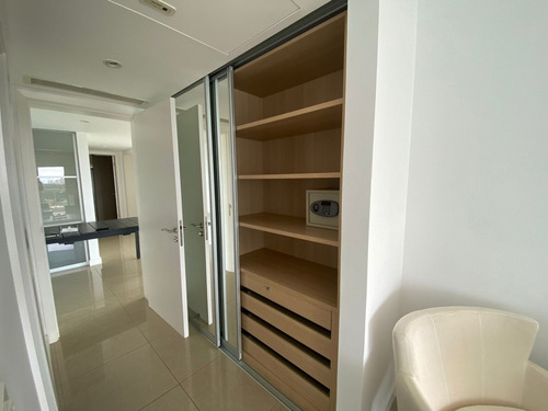 Imagen 16 de 28 de Venta - Apartamento 2 Dormitorios + Servicio Completo, Parada 18 De La Mansa, Punta Del Este.