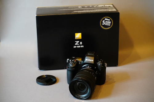 Nikon Z8 Set With Nikkor 24-120 