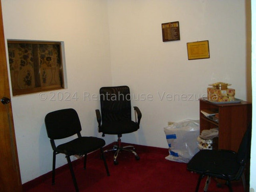 Mls #25-2853 A Pocos Pasos De La Av. San Martín