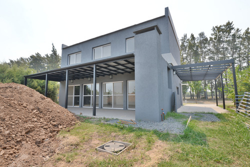 Casa Interno #200-300 - Pilar Del Este - San Eduardo - 447m2 #id 8275