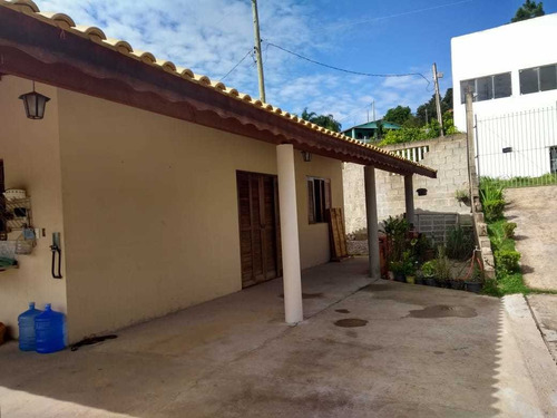 Imagem 7 de 14 de 2.500 M², Casa Com 02 Dormitórios, Salão De Festa E Piscina!