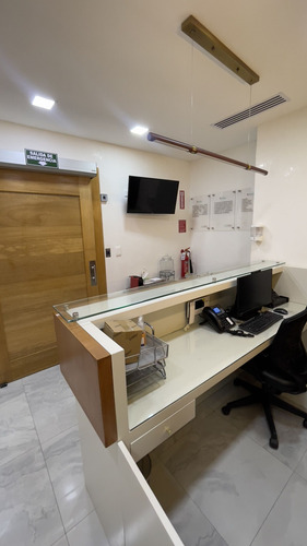 Local De Consultorio Médico, Alquiler O Venta Torre Kp