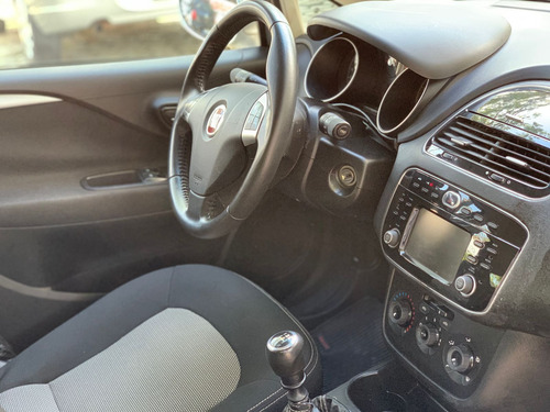 Imagem 9 de 10 de Fiat Linea Essence 1.8 Flex 16v 4p 2015/2016