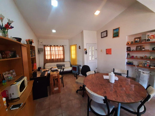 Imagen 3 de 15 de Casa De 2 Dormitorios Con Terreno A La Venta G.dro Baigorria