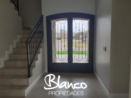 Imagen 4 de 30 de Hermosa Casa De Tres Plantas Dentro Del Barrio Cerrado La Lomada De Pilar