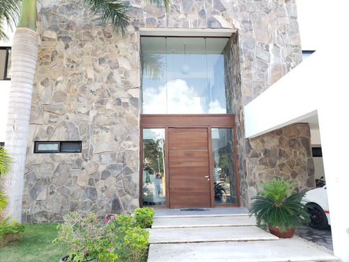 Imagen 10 de 21 de Casa Con Diseño Unico En Lagos Del Sol Cancun
