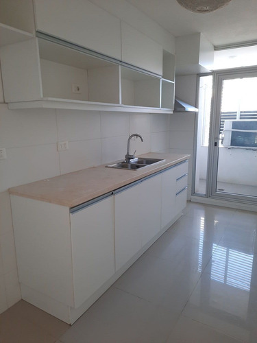Orden De Venta! Frente, Cocina Definida. Piso 7. Garaje (ref: Igr-414)