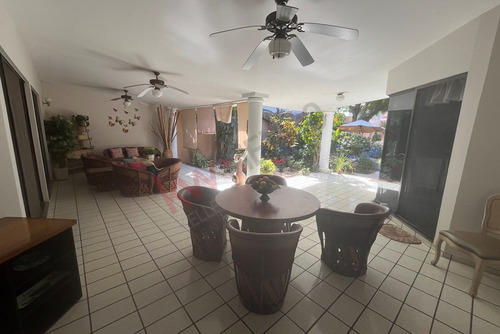 Hogar De Lujo En Colonia Chapultepec, Comodidad Y Estilo En 1 Nivel.
