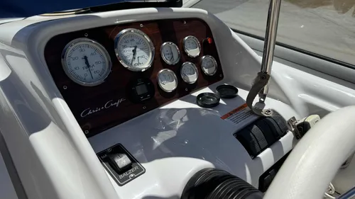 Lancha Cuddy Chris Craft 26 Volvo V8 300hp Duo Prop Crowne