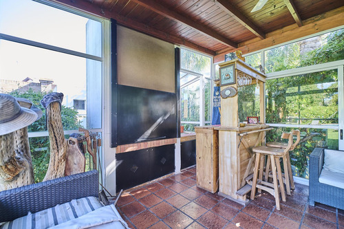 Venta - Casa 7 Amb. En Camino Real Con Jardín, Pileta Y Quincho Cerrado