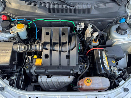 Fiat Siena 1.6 16v Essence Flex 4p
