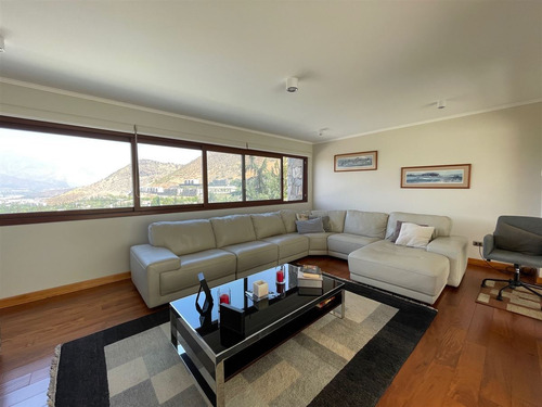 Moderna Casa Con Espectacular Vista A La Cordillera