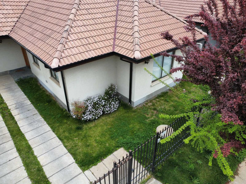 Excelente Casa En Venta En San Valentin (84299)