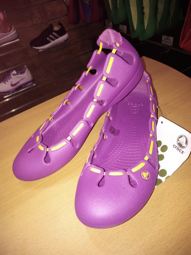 Crocs Color Morado Con Franja Amarilla Talla 39 Dr-z007