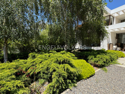Gran Casa De 5 Dormitorios En Marbella