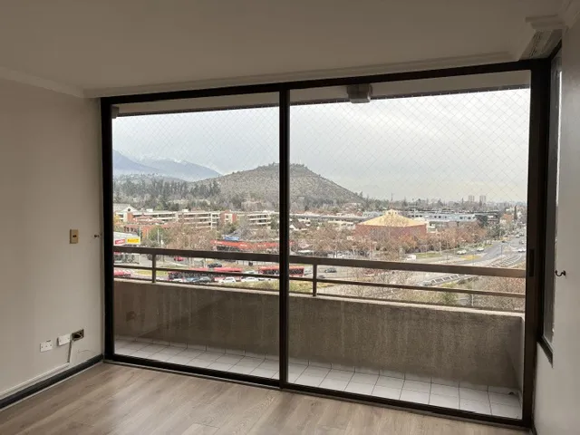 Imagen 4 de 11 de Amplio Depto: Suite, Tres Dormitorios + Servicios Completos
