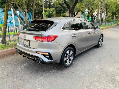 Imagen 6 de 15 de Kia Forte 2.0 Hb Ex Mt 2020