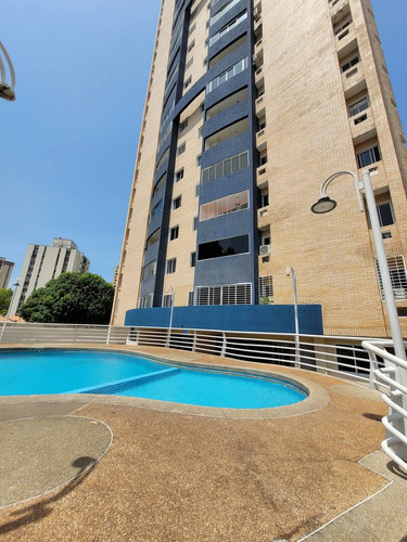 Nb.20365 Apartamento En Alquiler Urb Valles De Camoruco 90m2