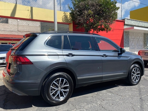 Imagen 3 de 15 de Volkswagen Tiguan 2018 1.4 Comfortline Plus At