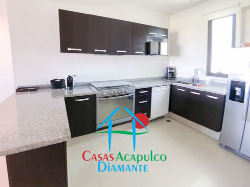 Cad La Isla Gran Caimán 604. Terraza Con Vista A Los Jardines Y Albercas