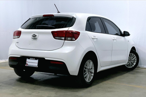Imagen 13 de 15 de Kia Rio 5 Pts Hb Lx, Tm6, Ve, F Niebla, Ra-15