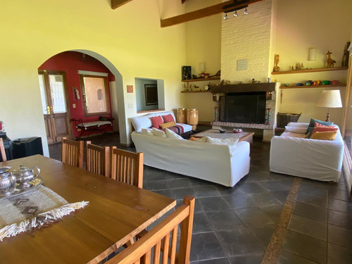 Casa En Venta, Terreno Media Hectárea En Manzanares, La Escondida