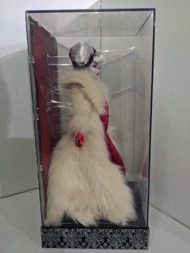 Muñeca Disney. Villains. Designer Collection. Cruella De Vil (Usado)