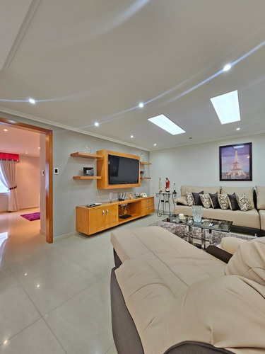 Casa En Venta Con Acabados De Lujo- Urb. Los Castores San Antonio De Los Altos
