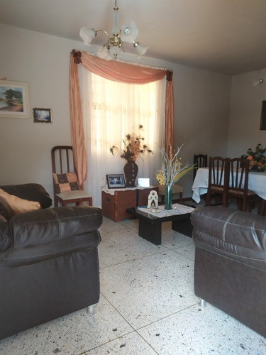 Imagen 8 de 11 de Casa En La Urb. La Begoña Plc-849