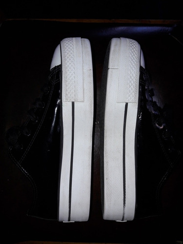 Zapatillas Símil Charol Con Plataforma Talle 36.