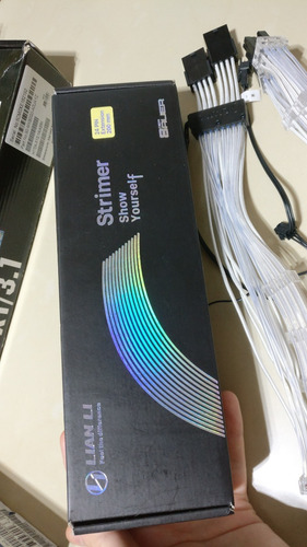Imagen 2 de 7 de Lian Li Strimer 8 Pin Cable Extension Rgb Para Fuente Poder