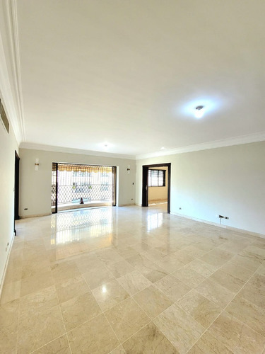 Imagen 7 de 8 de Alquilo En Piantini Hermoso Y Privado Apartamento Piso 5