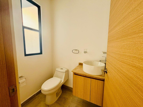 Casa En Venta Ubicada En Fraccionamiento Parque La Rayana Ii, Lomas De Angelópolis 3 Jj