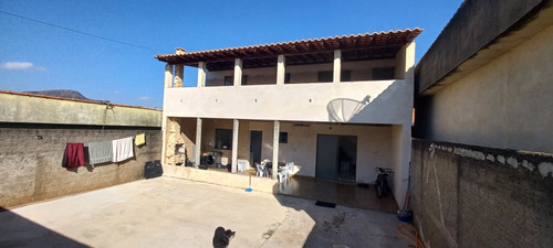 Casa 150m, 2 Quartos, 2 Banheiros, Cozinha, Lavanderia, Sala, Varanda, Terraço, 5+ Vagas