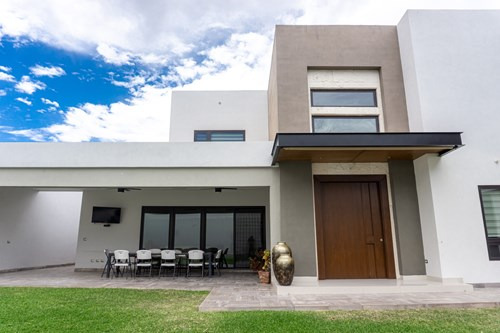 Casa En Venta En Fraccionamiento El Fresno, Torreón Con Amplios Espacios Y Frente Al Área Verde.