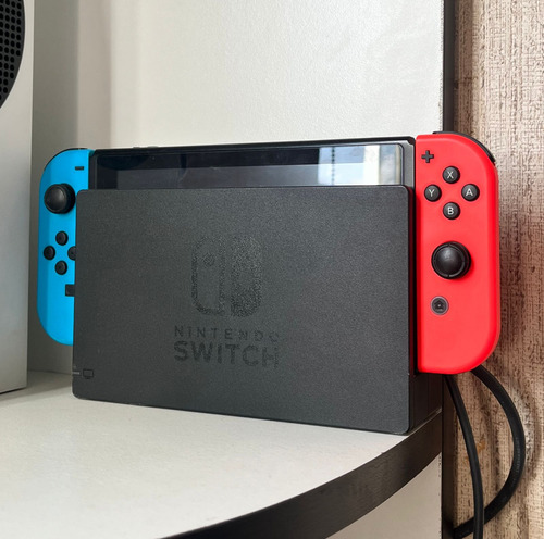 Consola Nintendo Switch Usada + Funda + Mario Odyssey