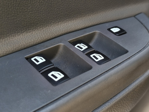 Mitsubishi L200 L200 D/C 2.4 KATANA CR 4X2 LLANTAS/CROMADO