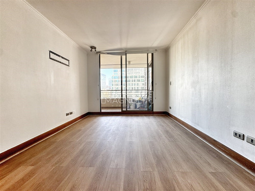 Departamento En Arriendo De 2 Dorm. En Las Condes