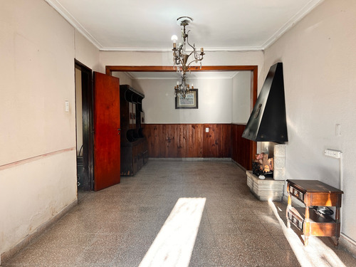 Casa En Venta | 2/3 Dormi - Quincho Y Parrilla | 33 E/ 24 Y 25 - La Plata