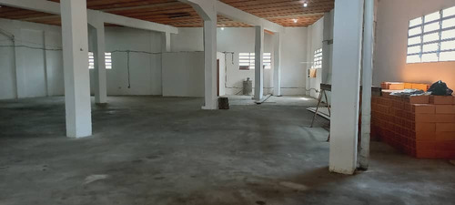 Local En Alquiler El Junquito Km 8 Suroeste,411m², Urb. Cerrada, Np