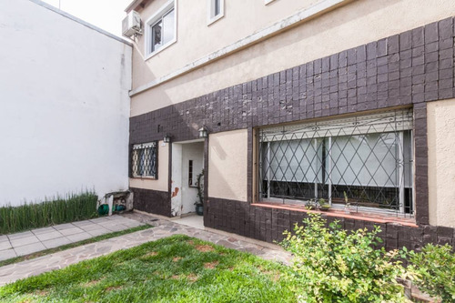 Venta De Casa 2 Dormitorios En Banfield Este