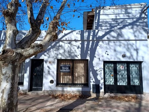 Casa Familiar En Excelente Ubicacion