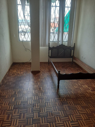 Imagen 3 de 7 de Dormitorio Para Una Persona, Baño Y Ducha, Amoblado, Norte, Servicios Básicos Incluidos.